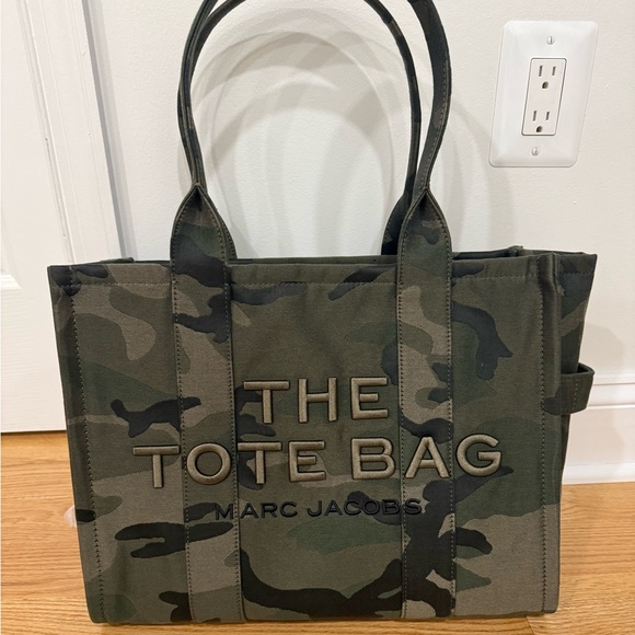 Marc Jacobs Handbags - NWT Marc Jacobs large camo tote bag